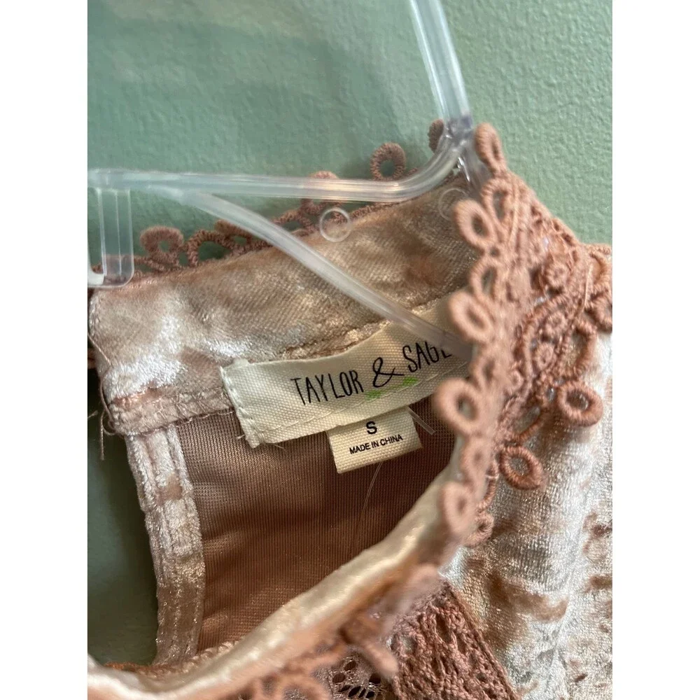 NWT Taylor & Sage Velour Lace Sleeveless Blouse S